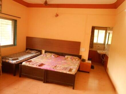 Gokul Lodge, Ganpatipule 4